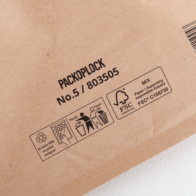 Hållbarhetsmärken på en av våra luftbubbelpåsar